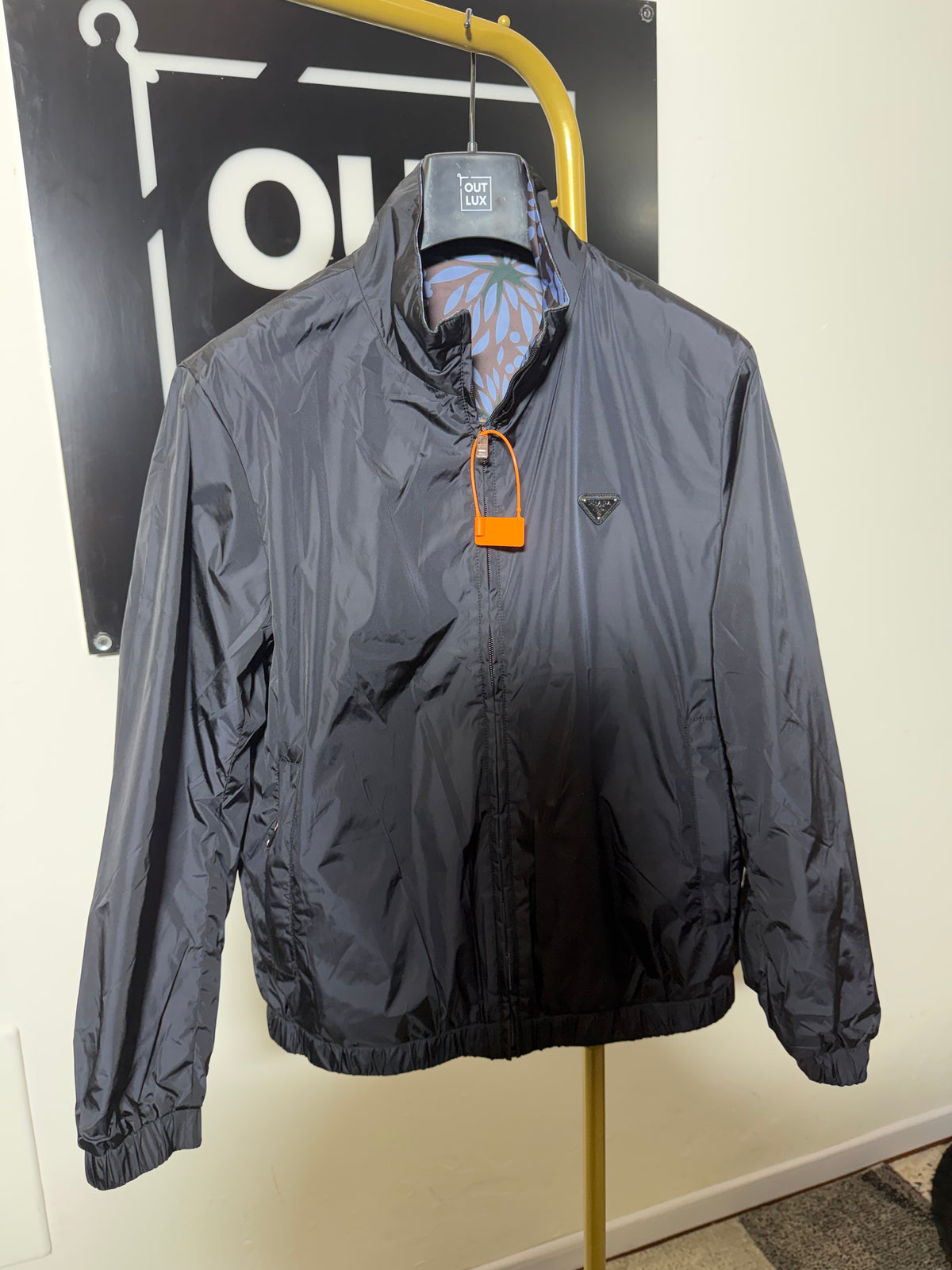ANTIVENTO PRADA