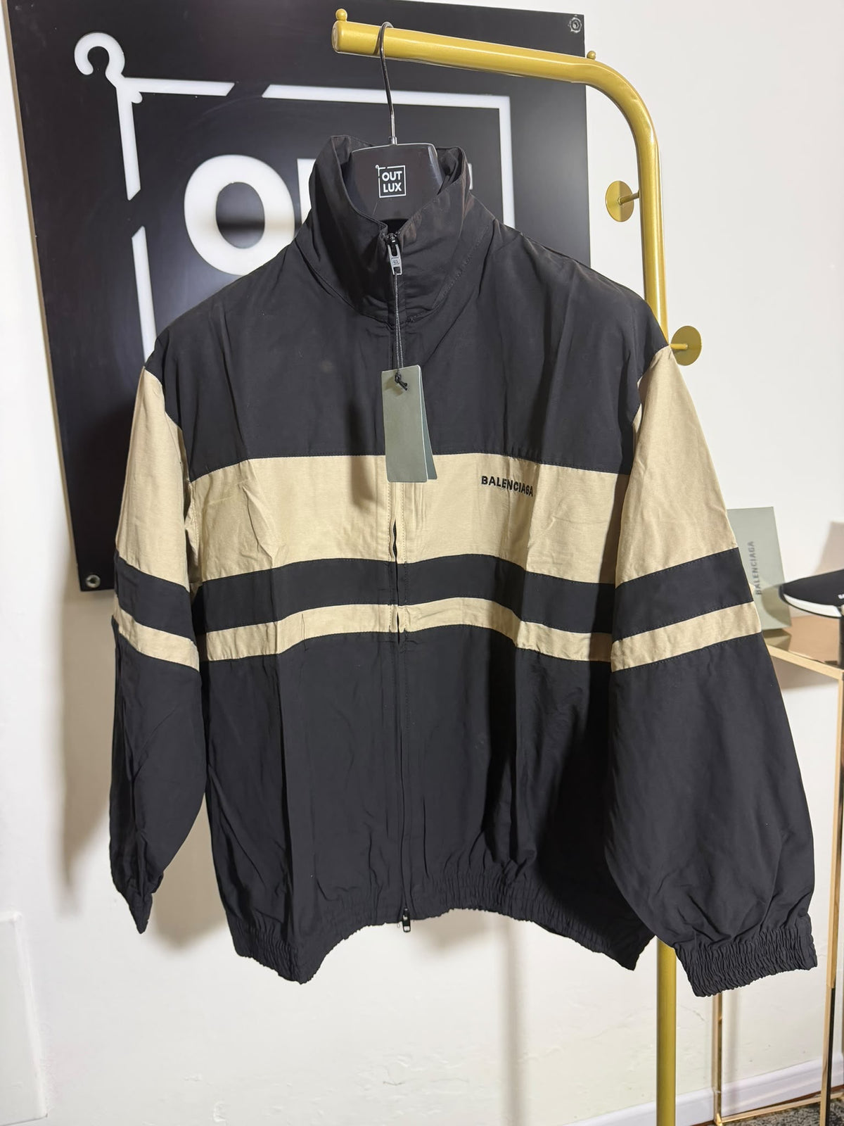 ANTIVENTO BALENCIAGA