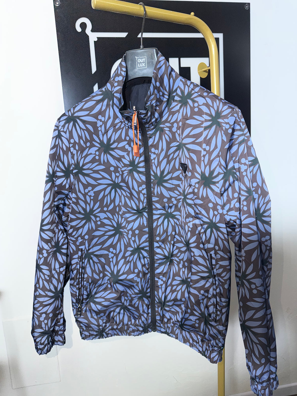ANTIVENTO PRADA