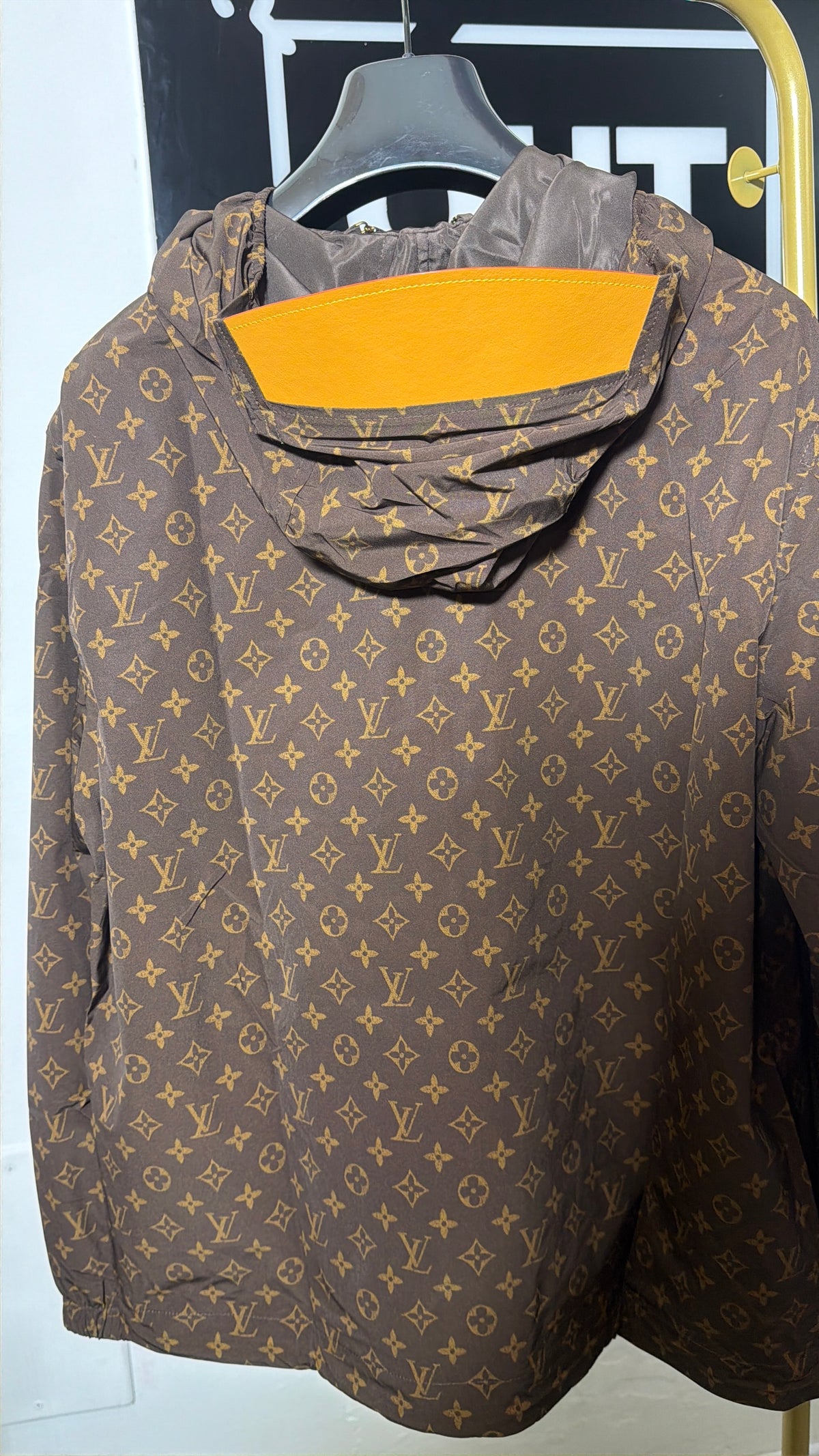 ANTIVENTO LOUIS VUITTON