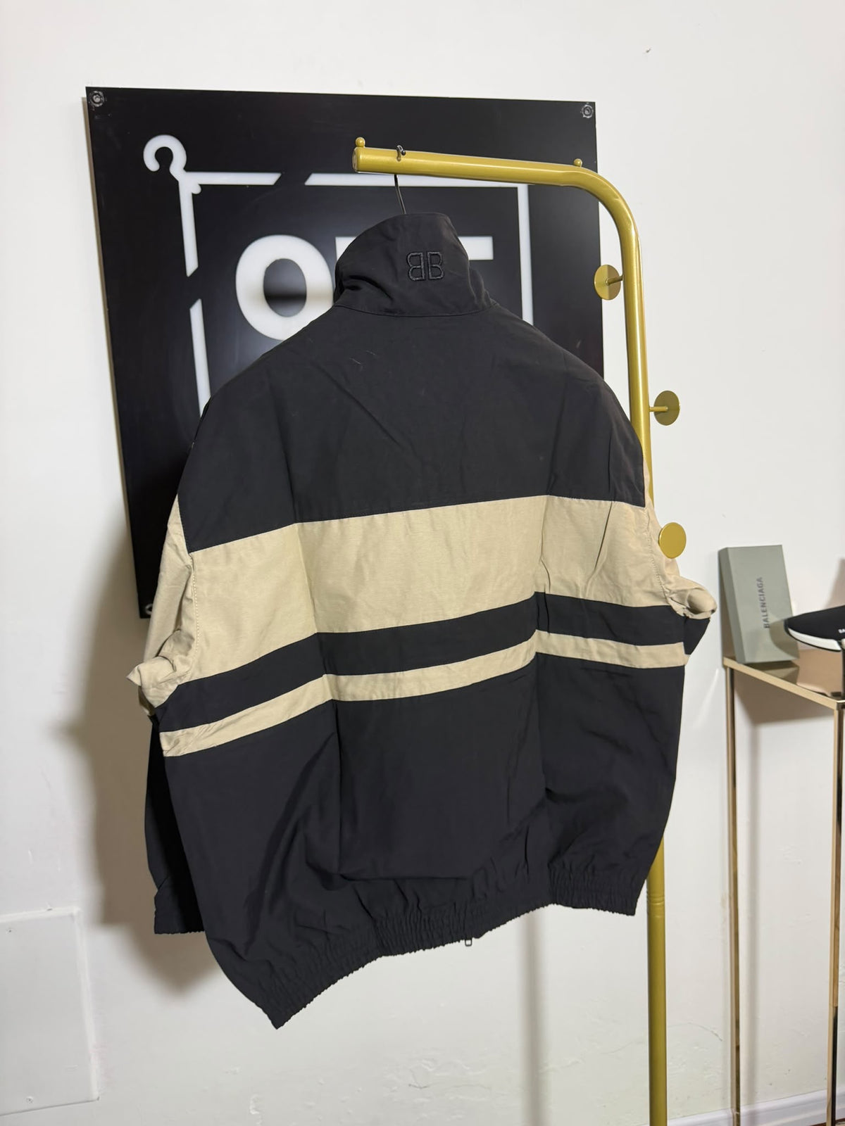 ANTIVENTO BALENCIAGA