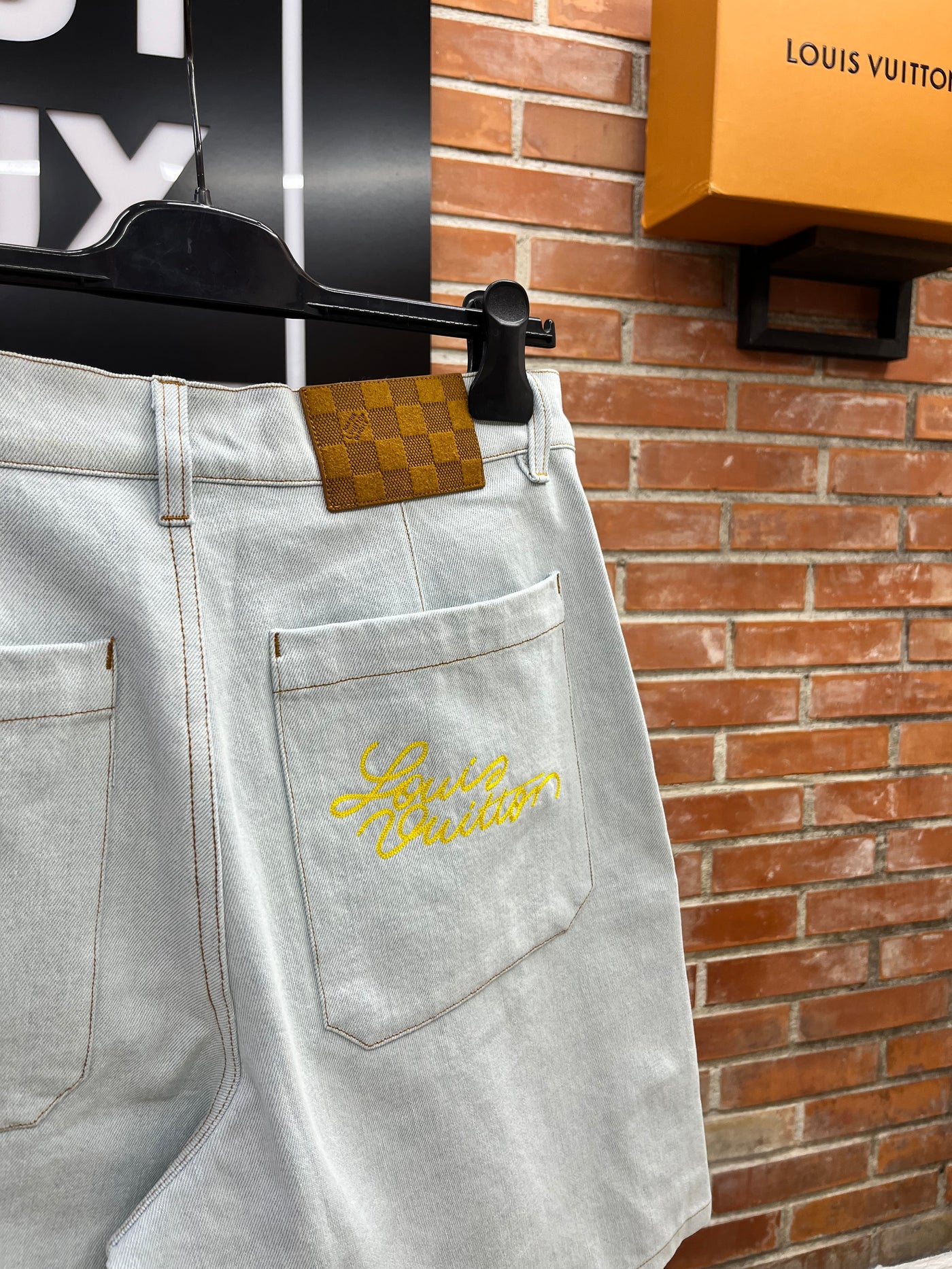 Jeans Corto Louis Vuitton