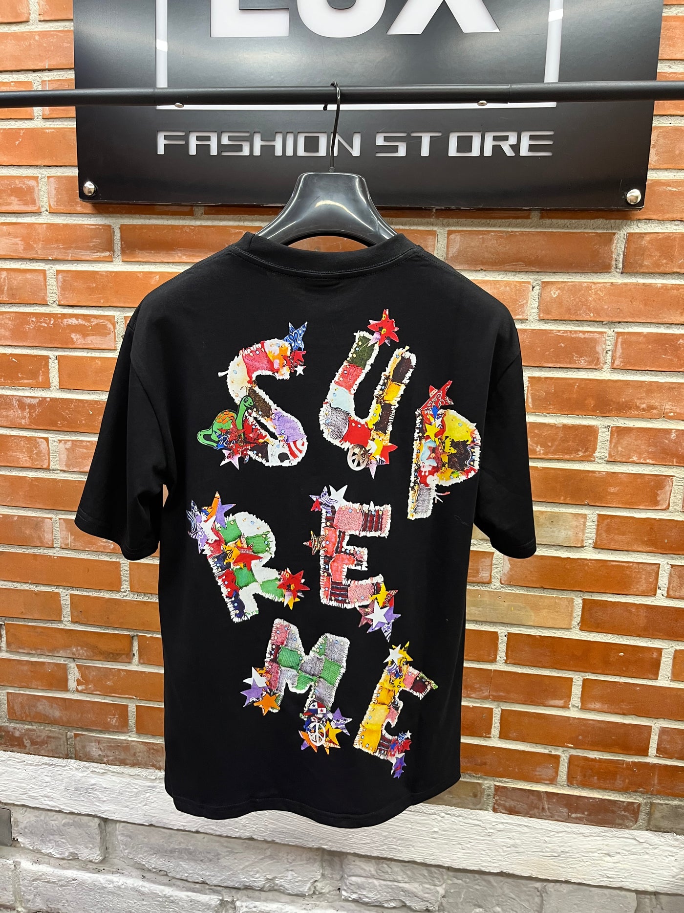 T-SHIRT SUPREME